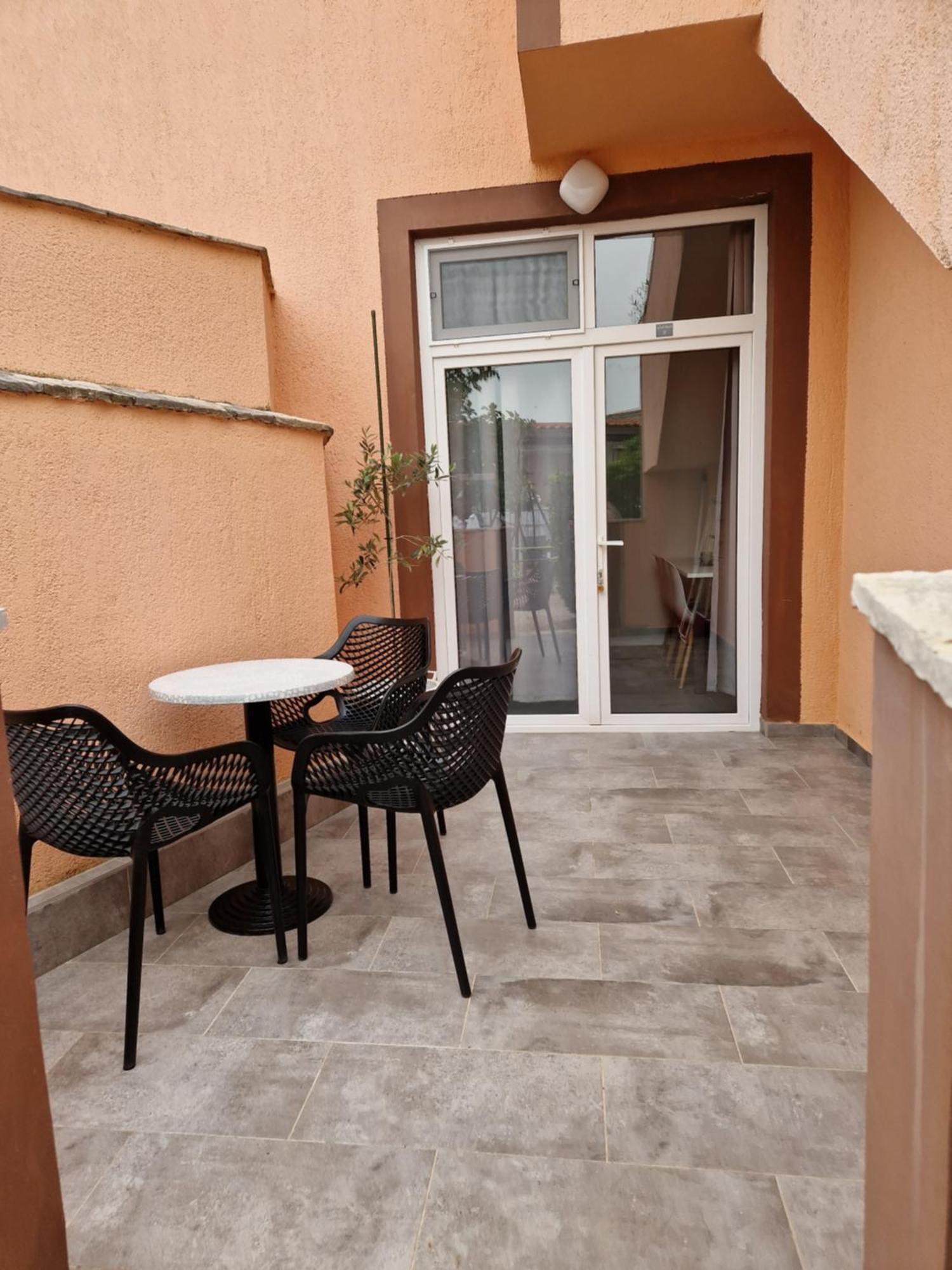 Aurelia Apartments, วีร์ ภายนอก รูปภาพ